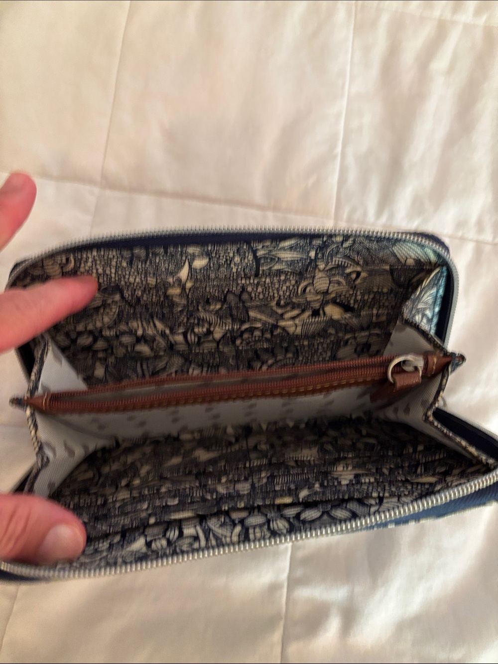 Sakroots Black & Cream Floral-Print Zip Wallet - Picture 5 of 5